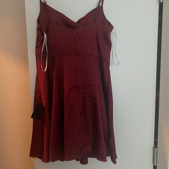 Fanciful Flirt Burgundy Satin Cowl Neck Skater Mini Dress Size Medium (M) - Picture 6 of 7